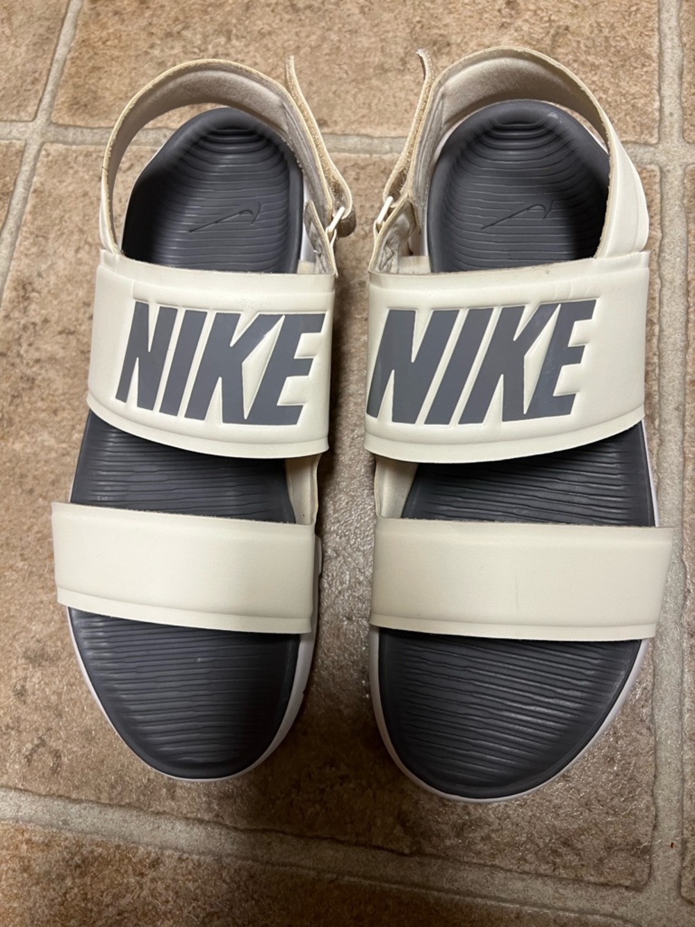 Nike Kids Cream and Black Hook-and-Loop Slide Sandals